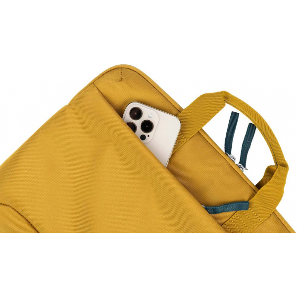 Senfgelber Rucksack mit Telefon in der Tasche. Grün-blaue Streifen am Griff.