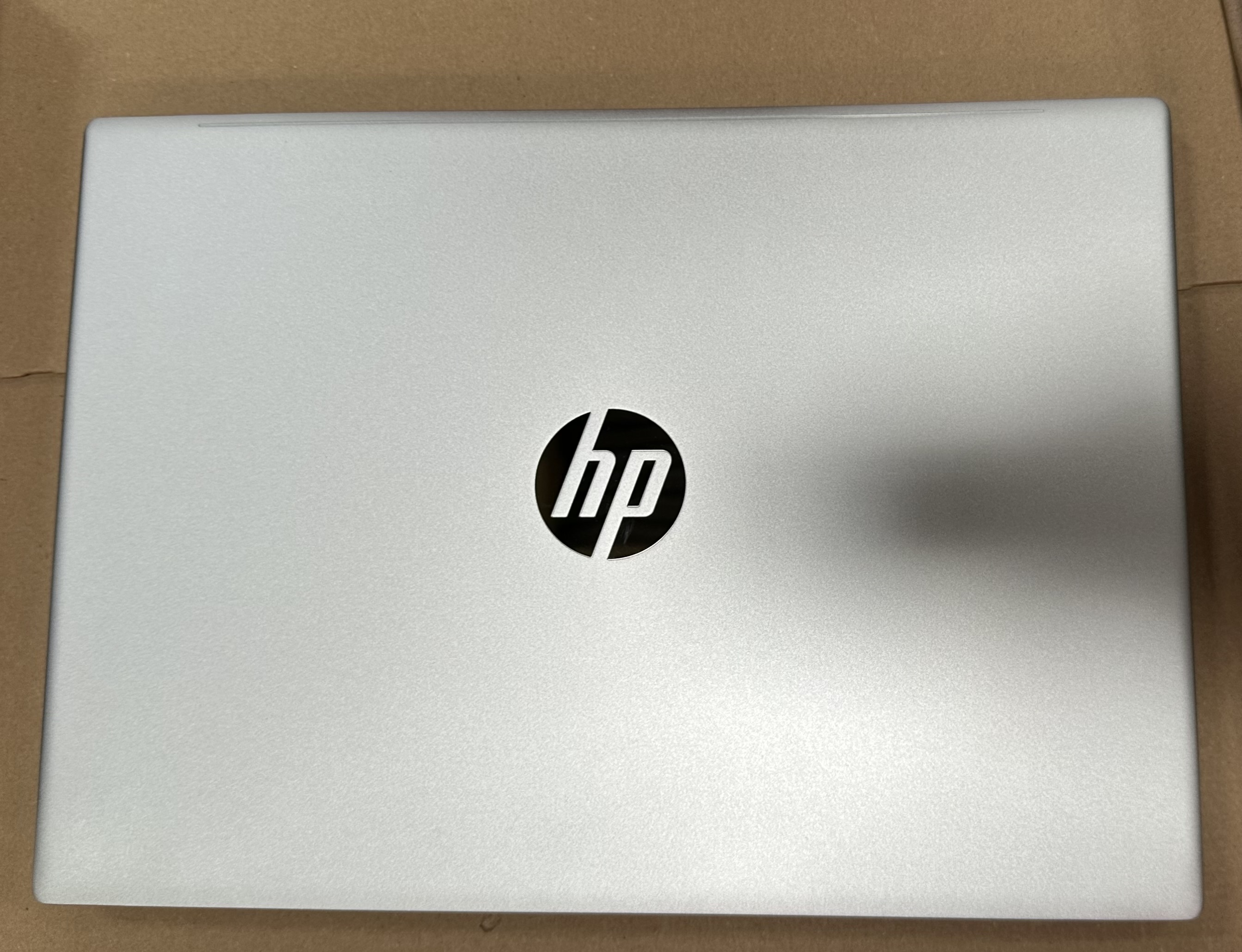 OUTLET Laptop HP Pavilion 16-ag0019nw / AMD Ryzen™ 7 8840U / 16 GB RAM / 512 GB SSD / Radeon™ / Windows 11 Home (64 Bit) Srebrno-szary