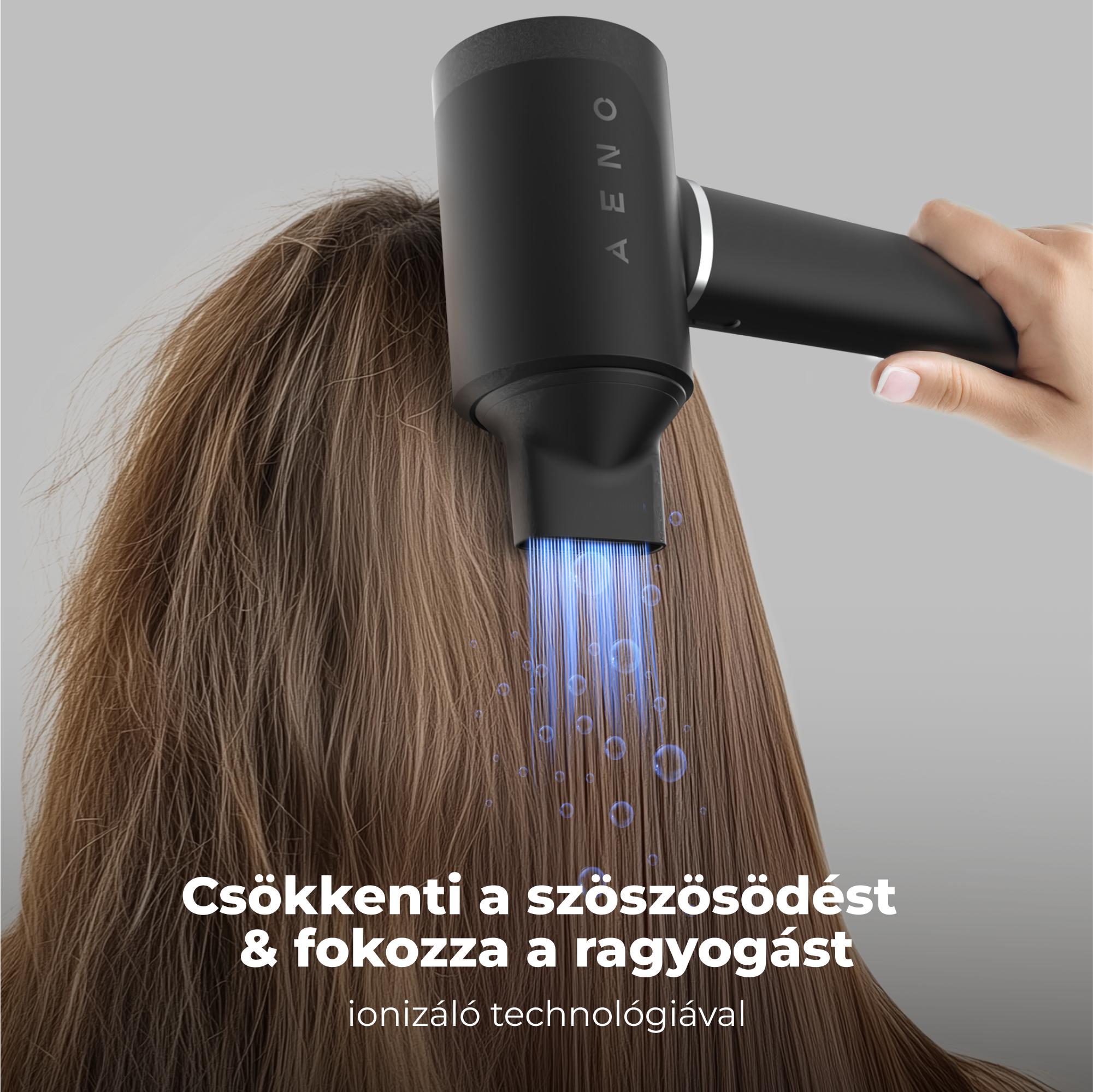 Fekete hajszárító használatban, kék fényt mutat a hajon, magyar nyelvű szöveggel.