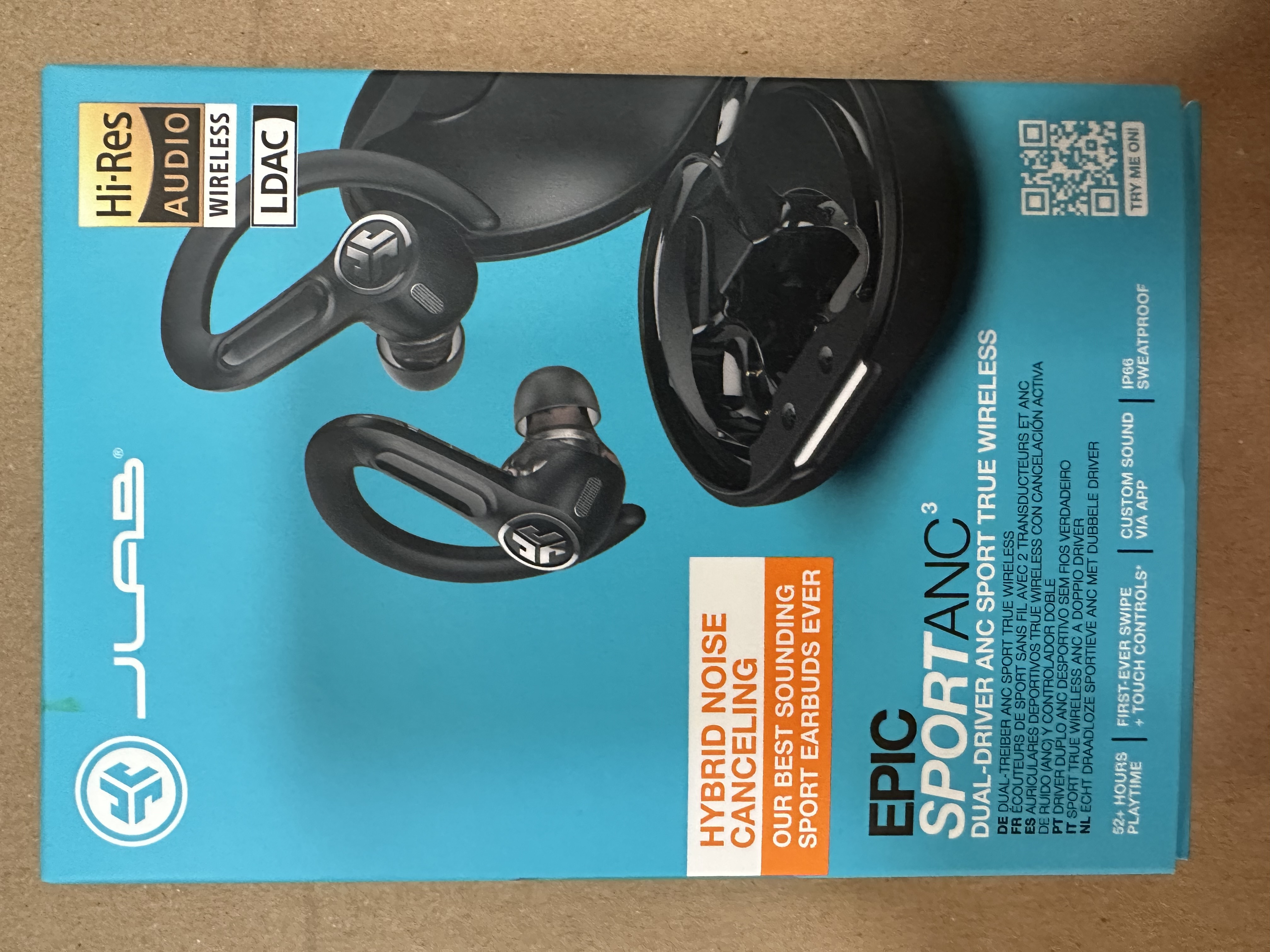 Opakowanie słuchawek JLab Epic Sport ANC True Wireless, pokazujące słuchawki.