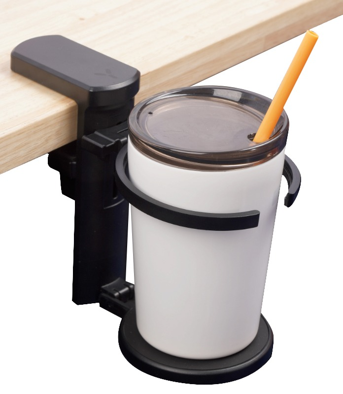 Ein schwarzer Becherhalter, der an einer Holzoberfläche befestigt ist, mit einem weißen Becher und Strohhalm.