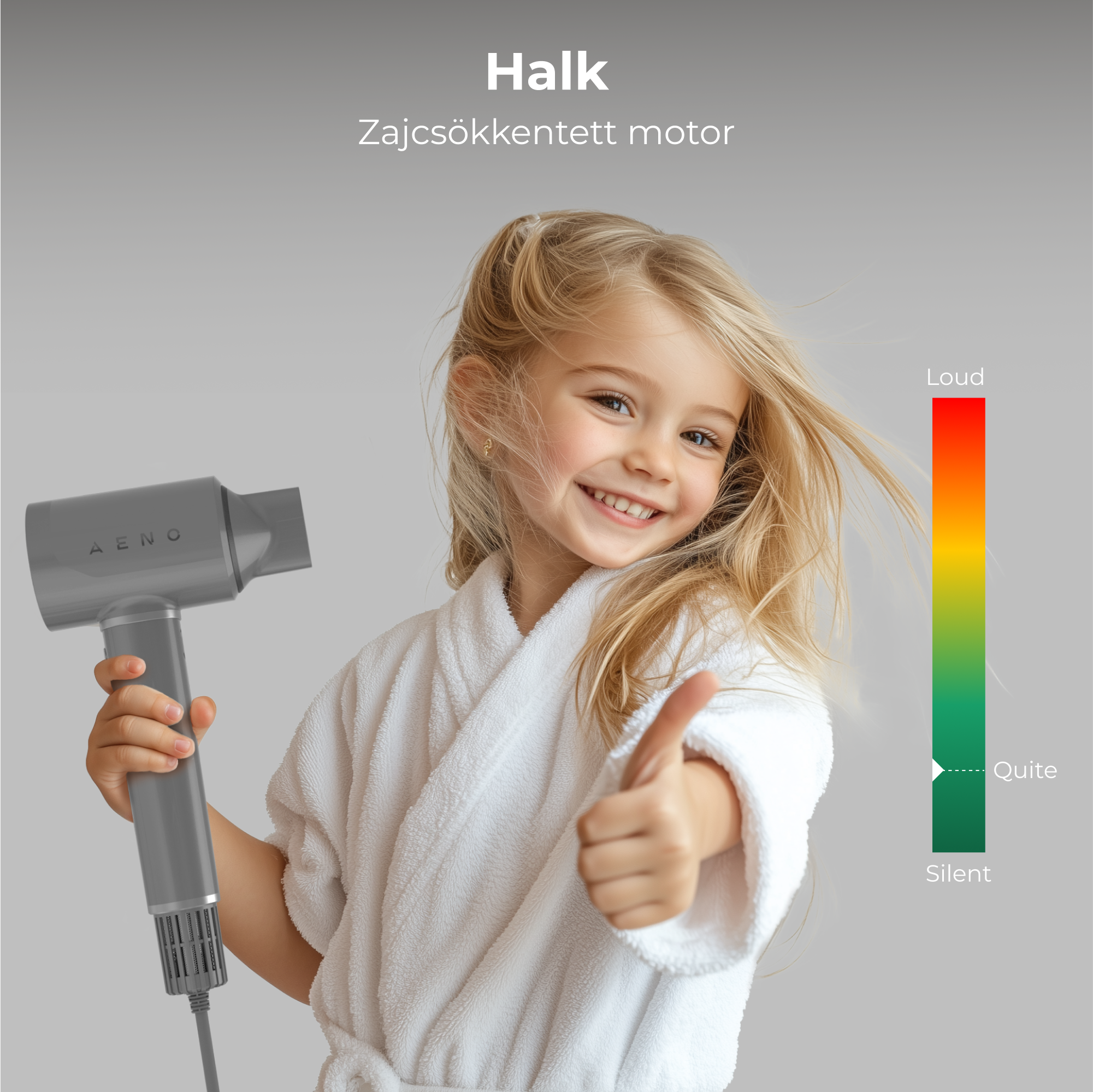 Fürdőköpenyes kislány hajszárítóval, hüvelykujj fel.
