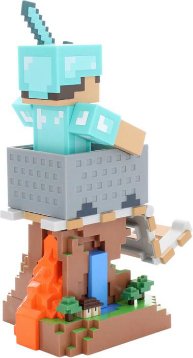 Eine Minecraft-Figur in einer Lore auf einer pixeligen Landschaft mit Lava, Bäumen und Wasserfall.