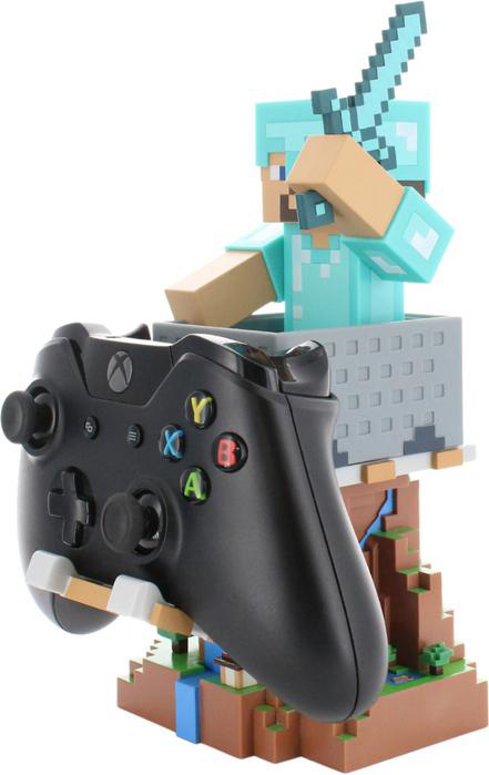 Xbox-Controller, Minecraft-Figur und Ständer.