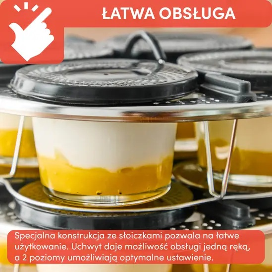 Zbliżenie na narzędzie kuchenne z wieloma pojemnikami i jedzeniem w środku.