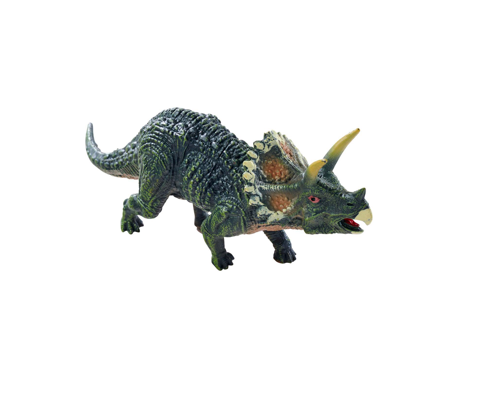 Ein grünes und braunes Triceratops-Spielzeug auf weißem Hintergrund. Es hat Hörner und einen Kragen und geht.