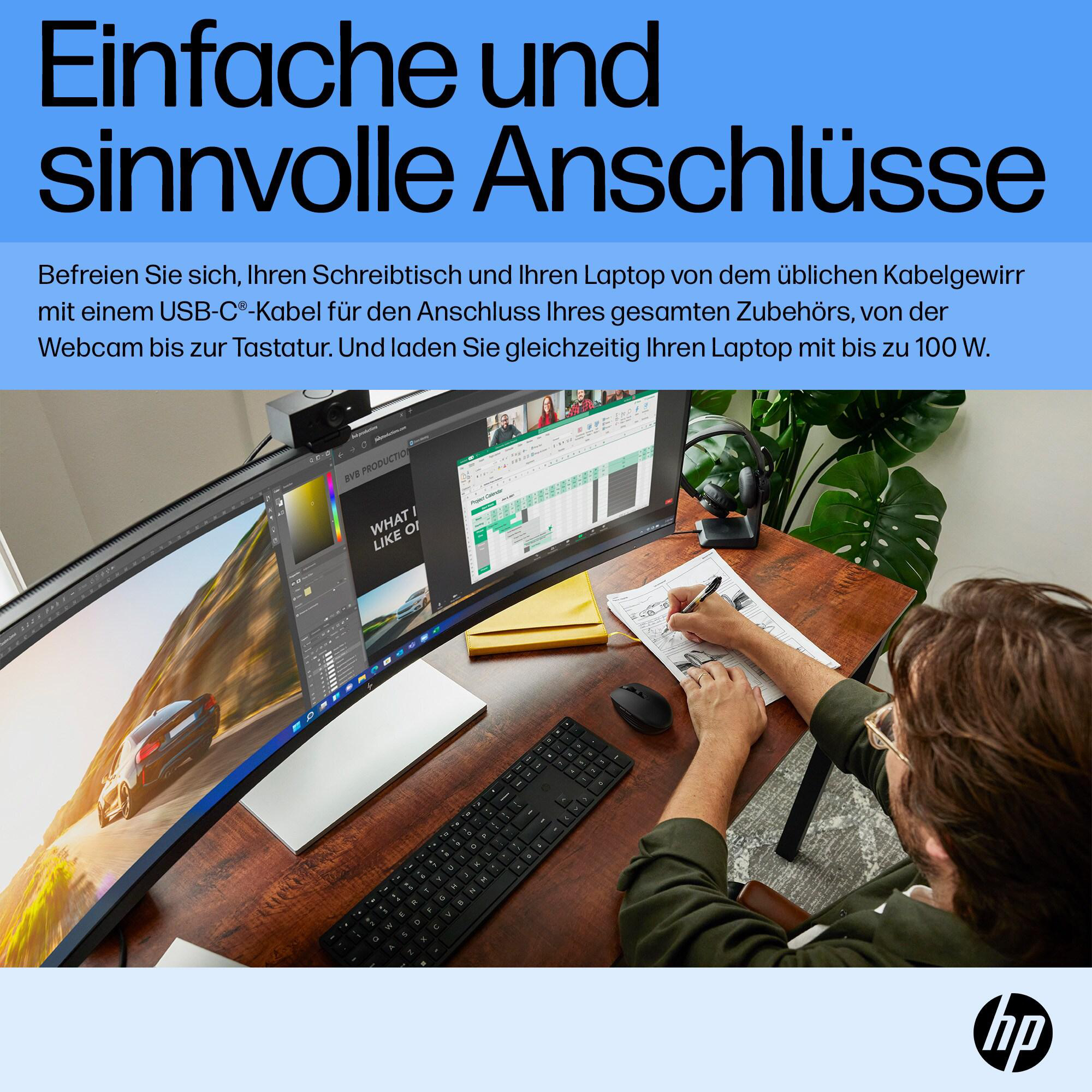 Mann benutzt Monitor mit Text und Tastatur auf einem Holztisch. Text: 'Einfache und sinnvolle Anschlüsse'.