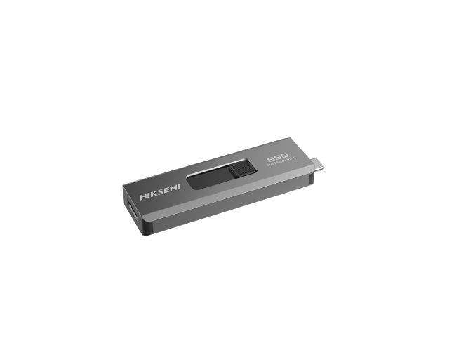 Gümüş bir SSD sürücüsü. Siyah bir düğmesi ve "SSD Solid State Drive" etiketi var.
