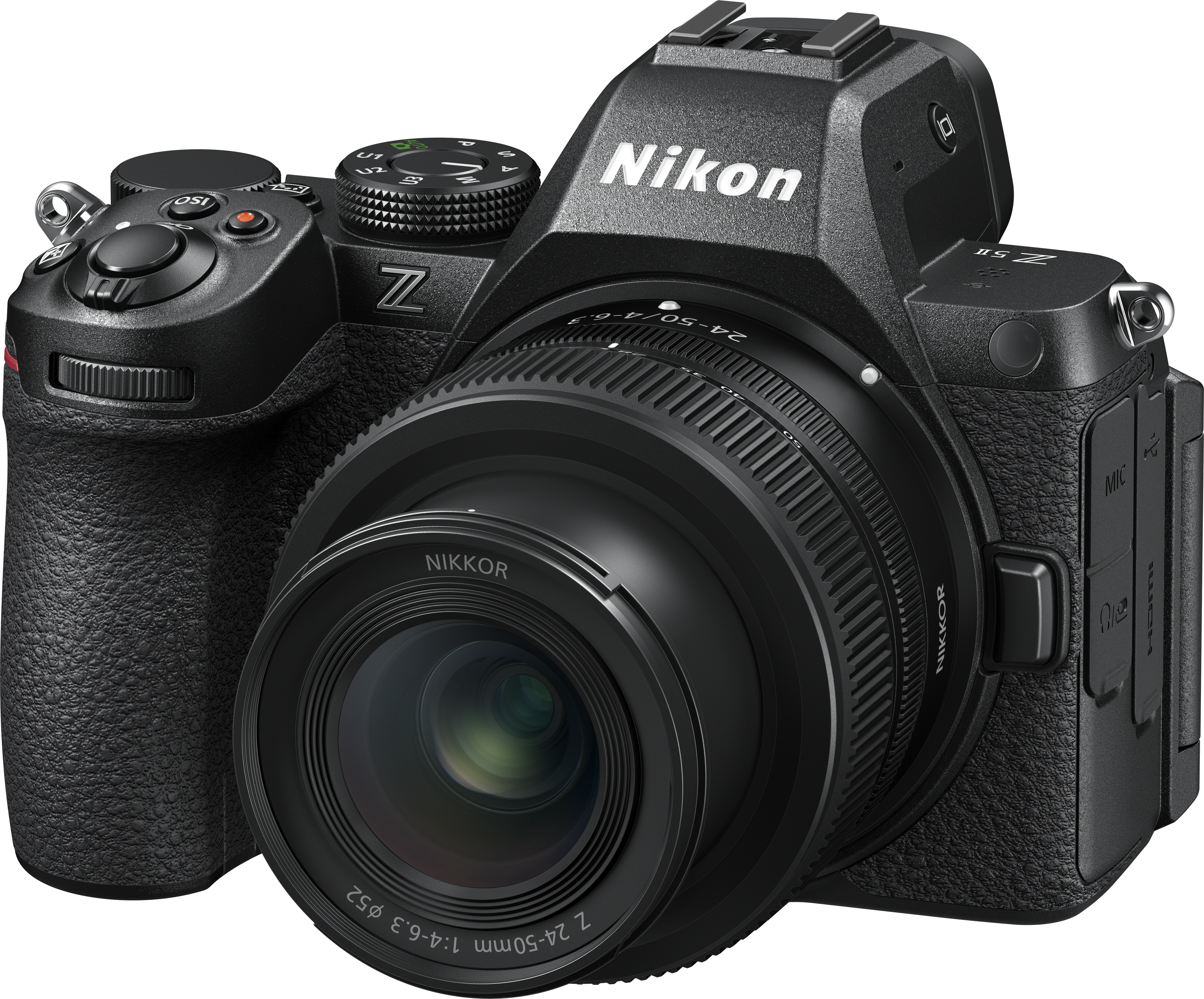 Appareil photo Nikon noir avec objectif, vue en angle. L'objectif a un anneau argenté.