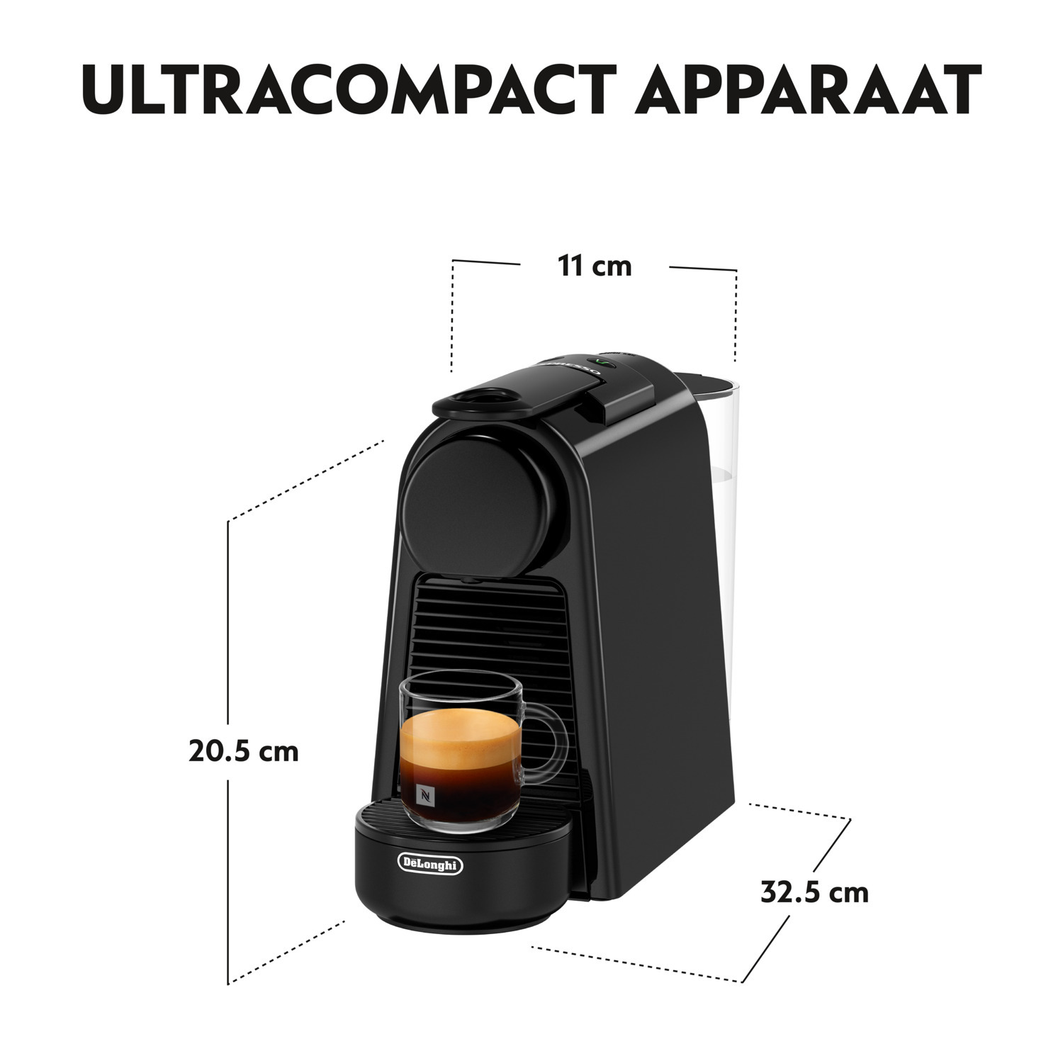 Een zwart-zilveren Nespresso koffiemachine met een kopje koffie en afmetingen.
