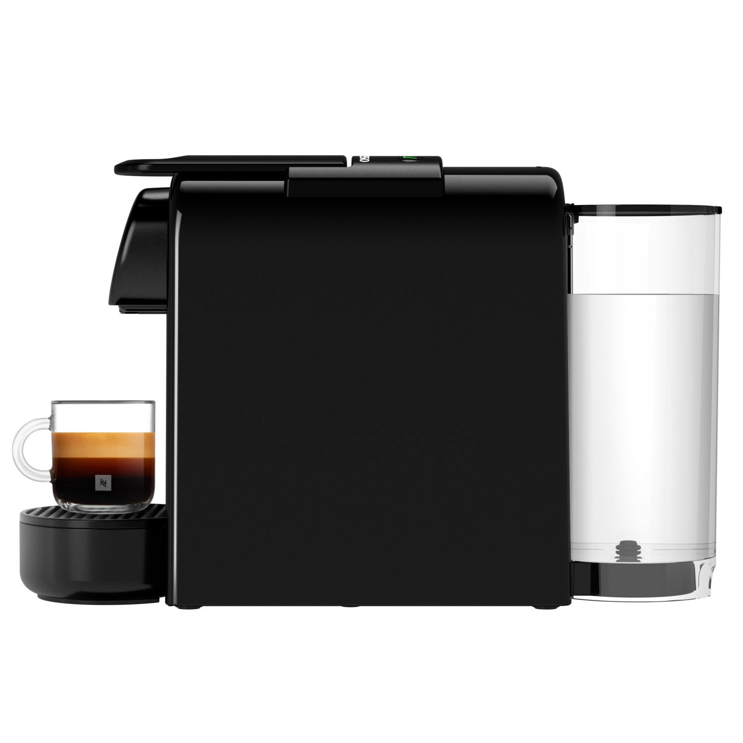 Zwarte Nespresso-koffiemachine met een kopje koffie links en een watertank rechts.