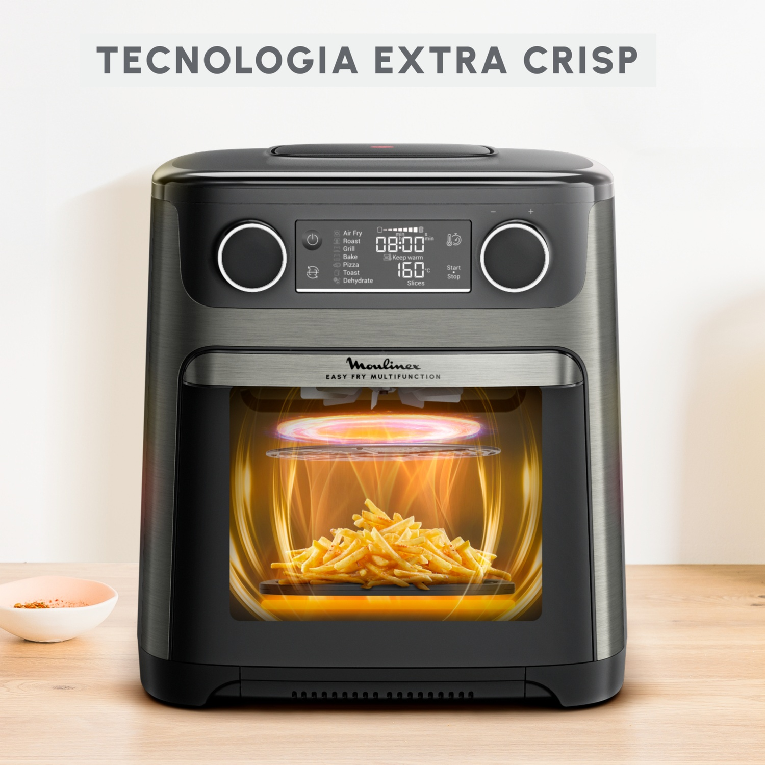 Una friggitrice ad aria nera e argento con cibo all'interno e un display digitale. Il testo dice 'extra croccante'.
