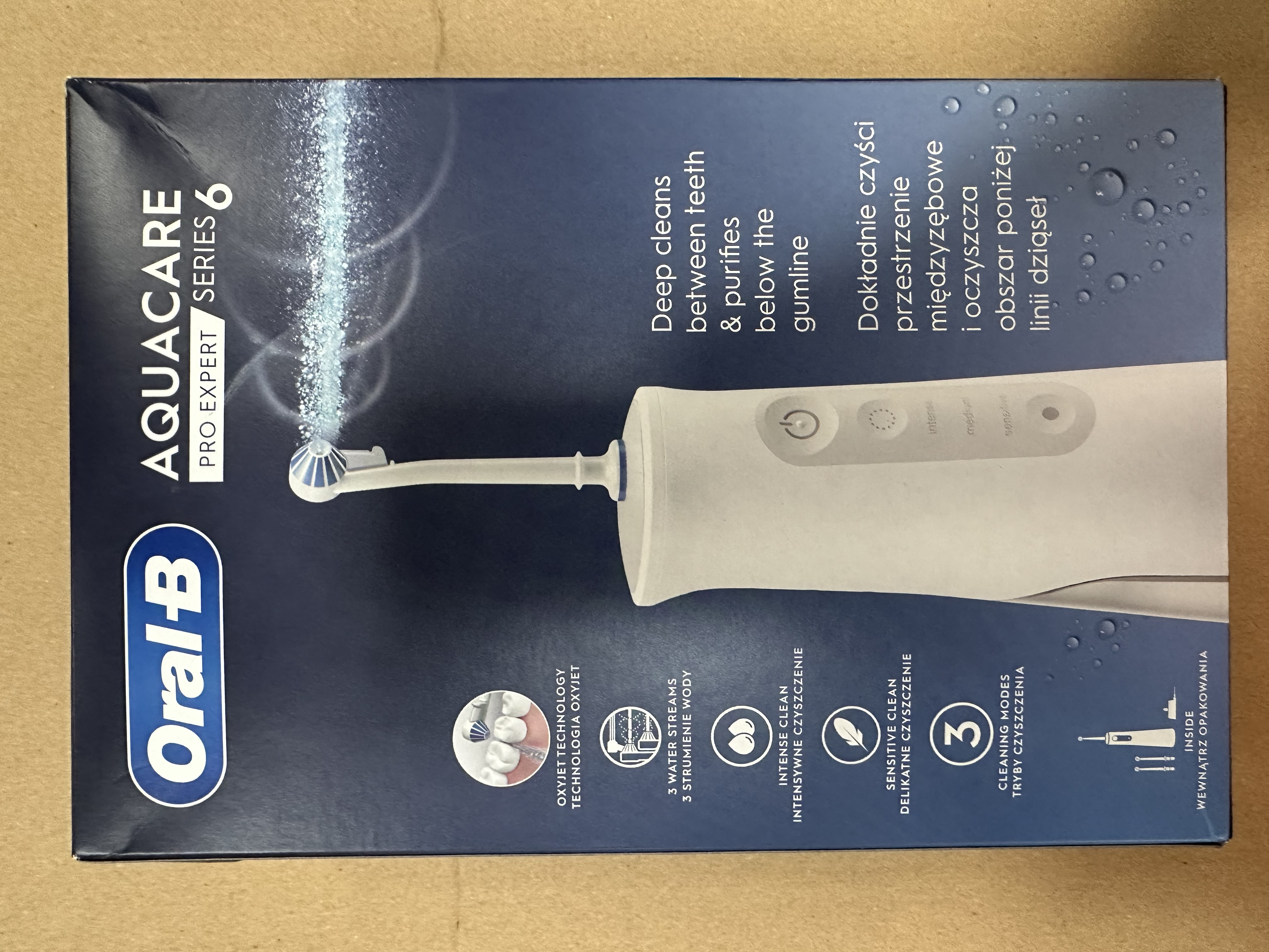Pudełko Oral-B Aquacare Pro Expert Series 6 ze zdjęciem urządzenia.
