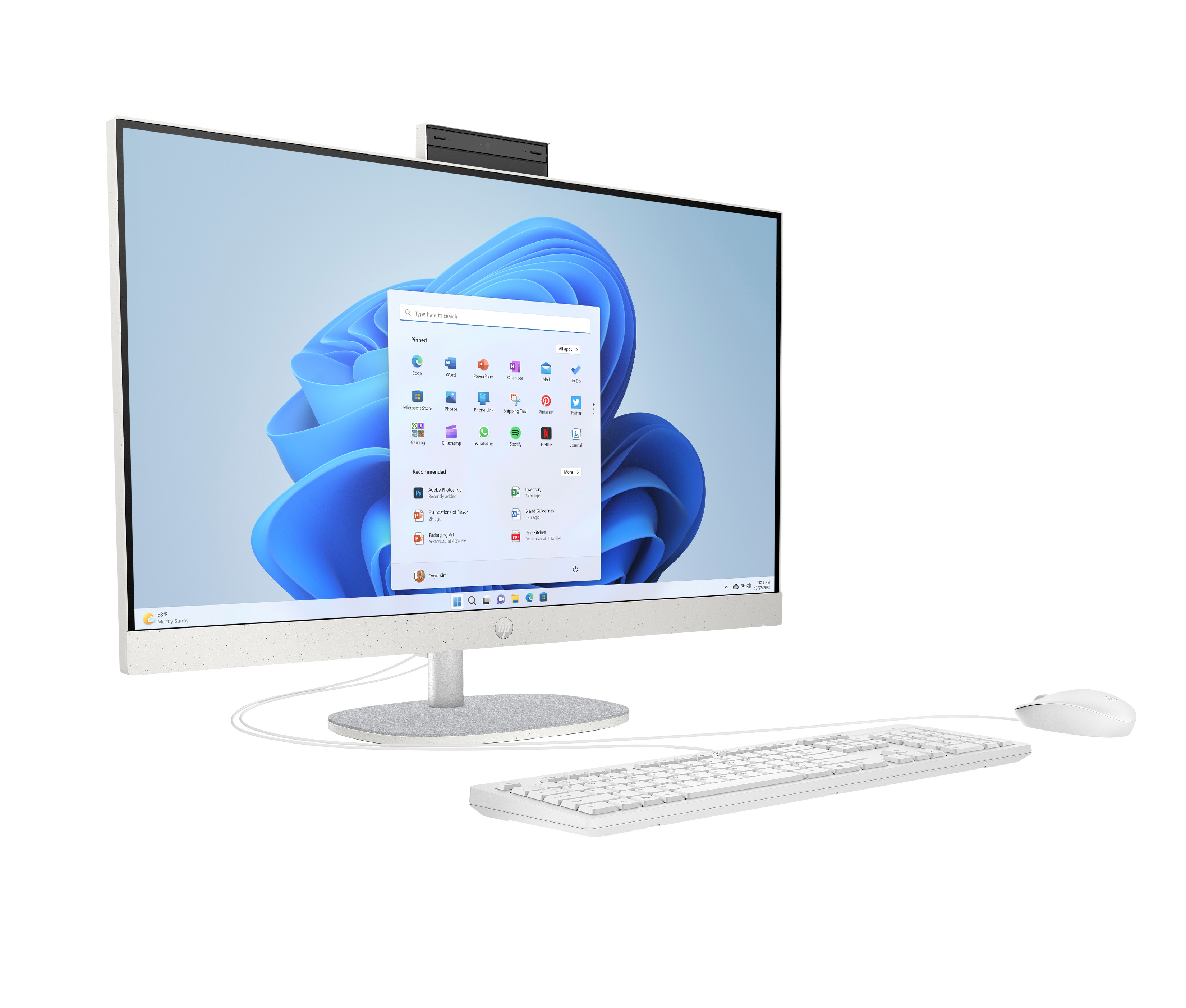 Weißer Computermonitor, Tastatur und Maus. Windows 11-Oberfläche wird angezeigt.