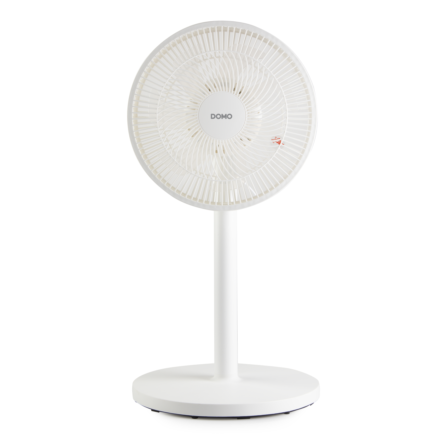 Ventilateur DOMO blanc, tête ronde et base circulaire. Sur fond blanc.