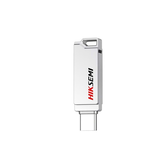 Gümüş ve beyaz bir HIKSEMI USB-C flash sürücü. Marka adı kırmızıdır. Arka plan beyazdır.
