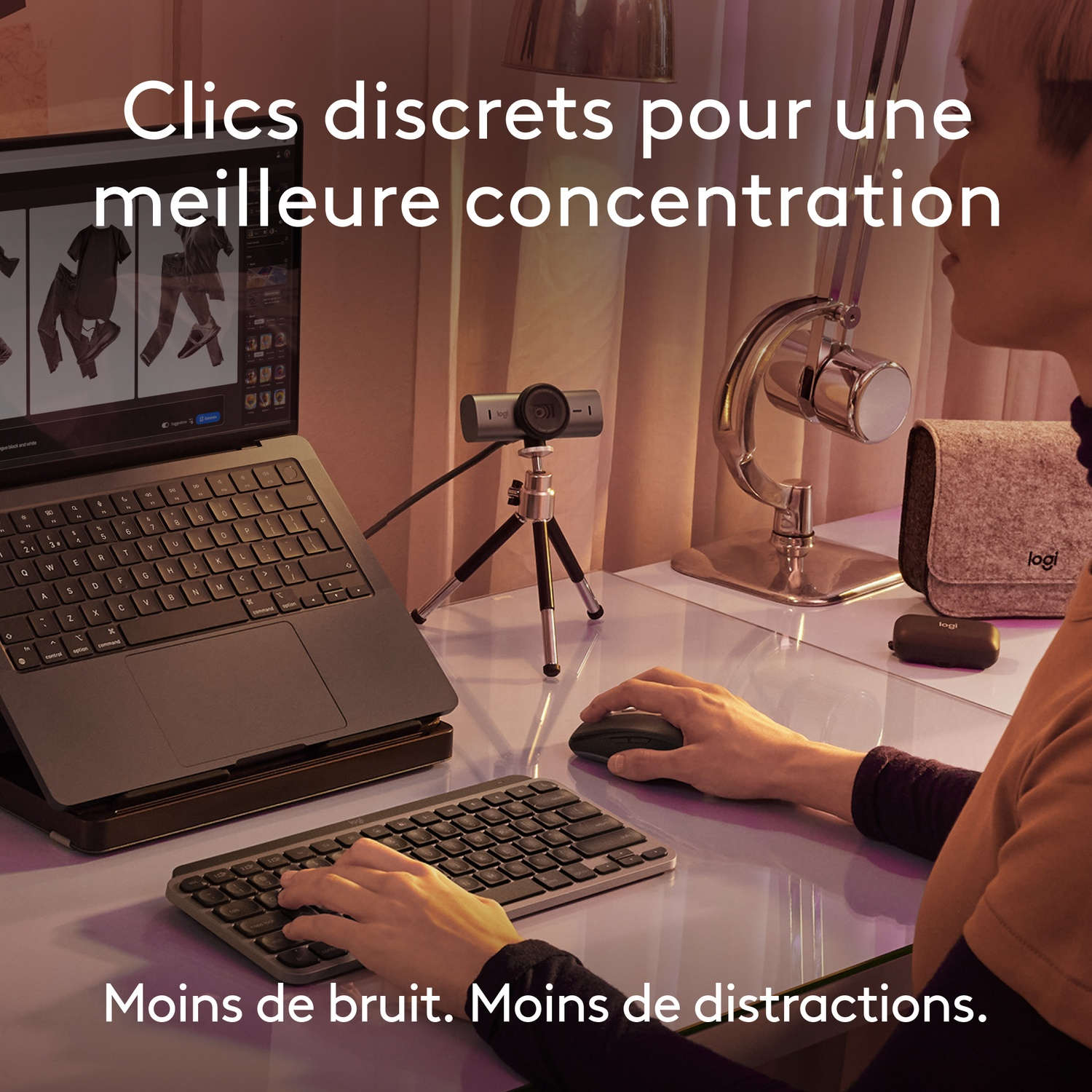 Une personne utilise un ordinateur portable avec une webcam et un clavier. Texte: 'Clics discrets pour une meilleure concentration'.