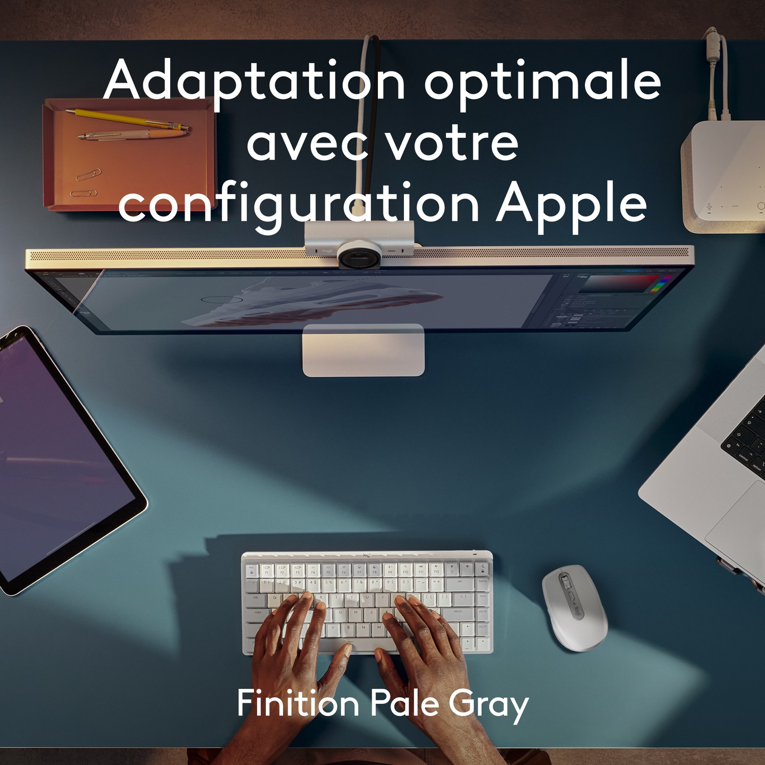 Une configuration de bureau avec moniteur, clavier et souris. Texte : Adaptation optimale avec votre configuration Apple.