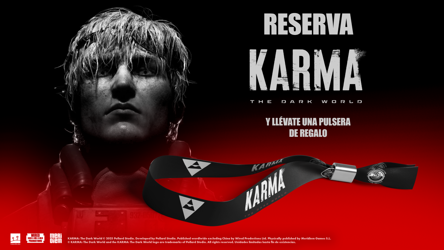 Cara de hombre y una pulsera negra. Texto en español.