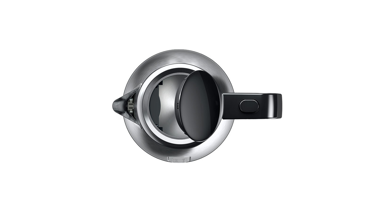 Widok z góry na srebrny czajnik z otwartą pokrywką. Czarny uchwyt po prawej stronie.