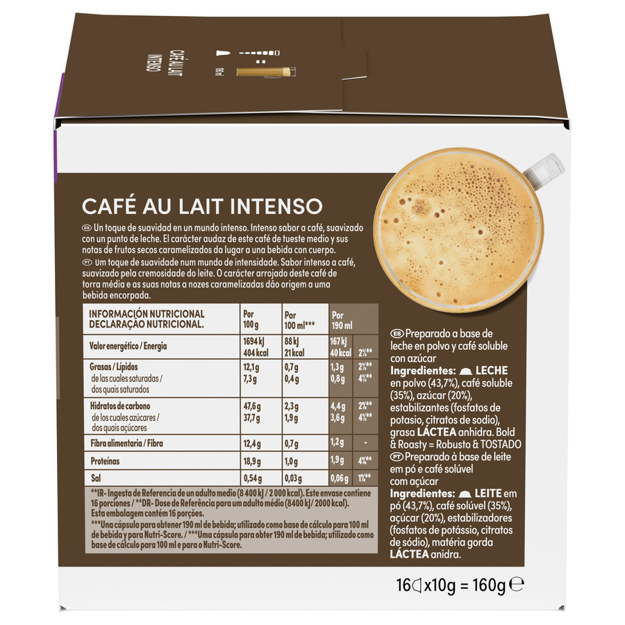 Taza de café en mesa blanca, ingredientes al lado.