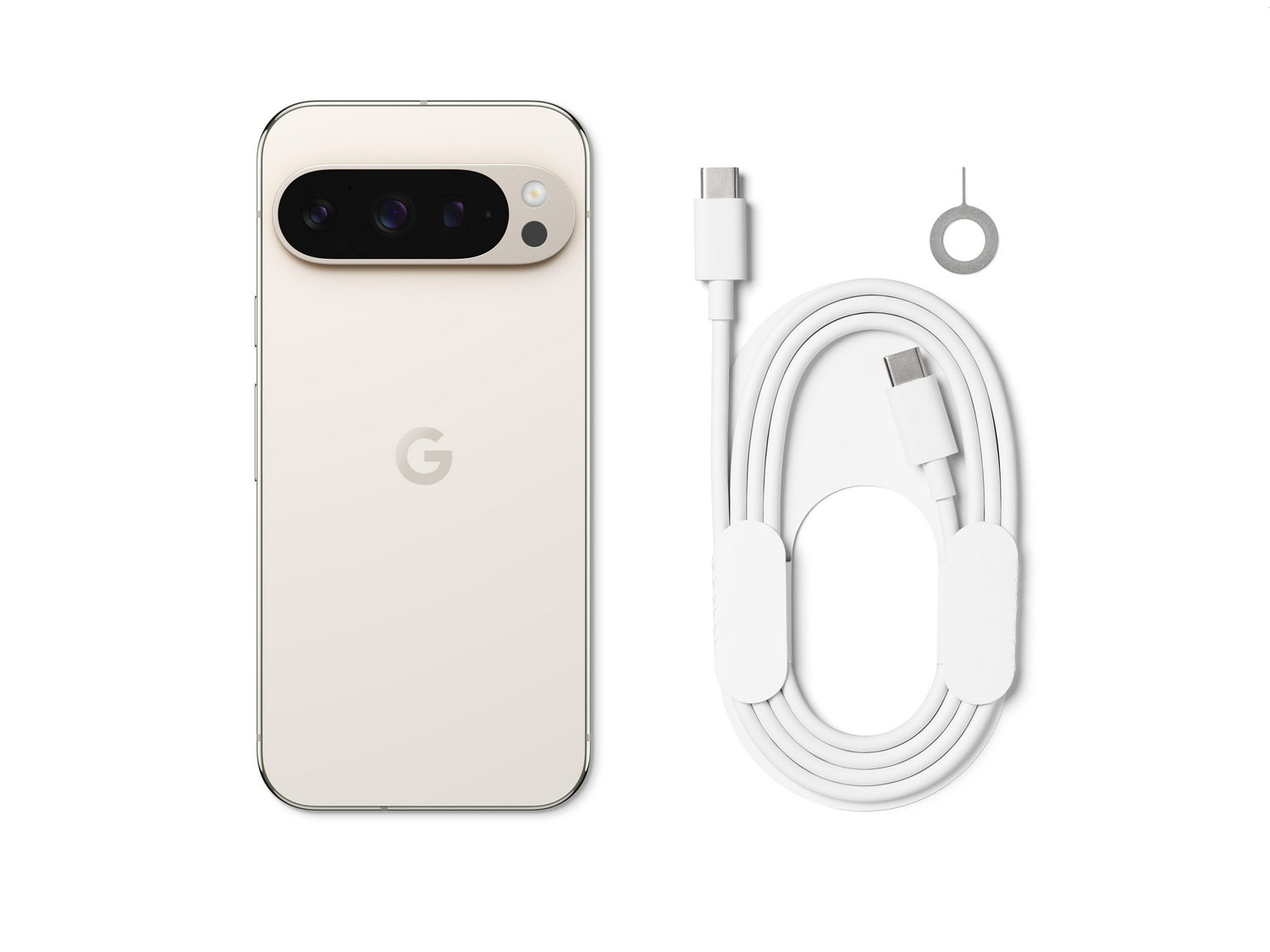 Un teléfono, cable de carga y herramienta SIM sobre una superficie blanca.
