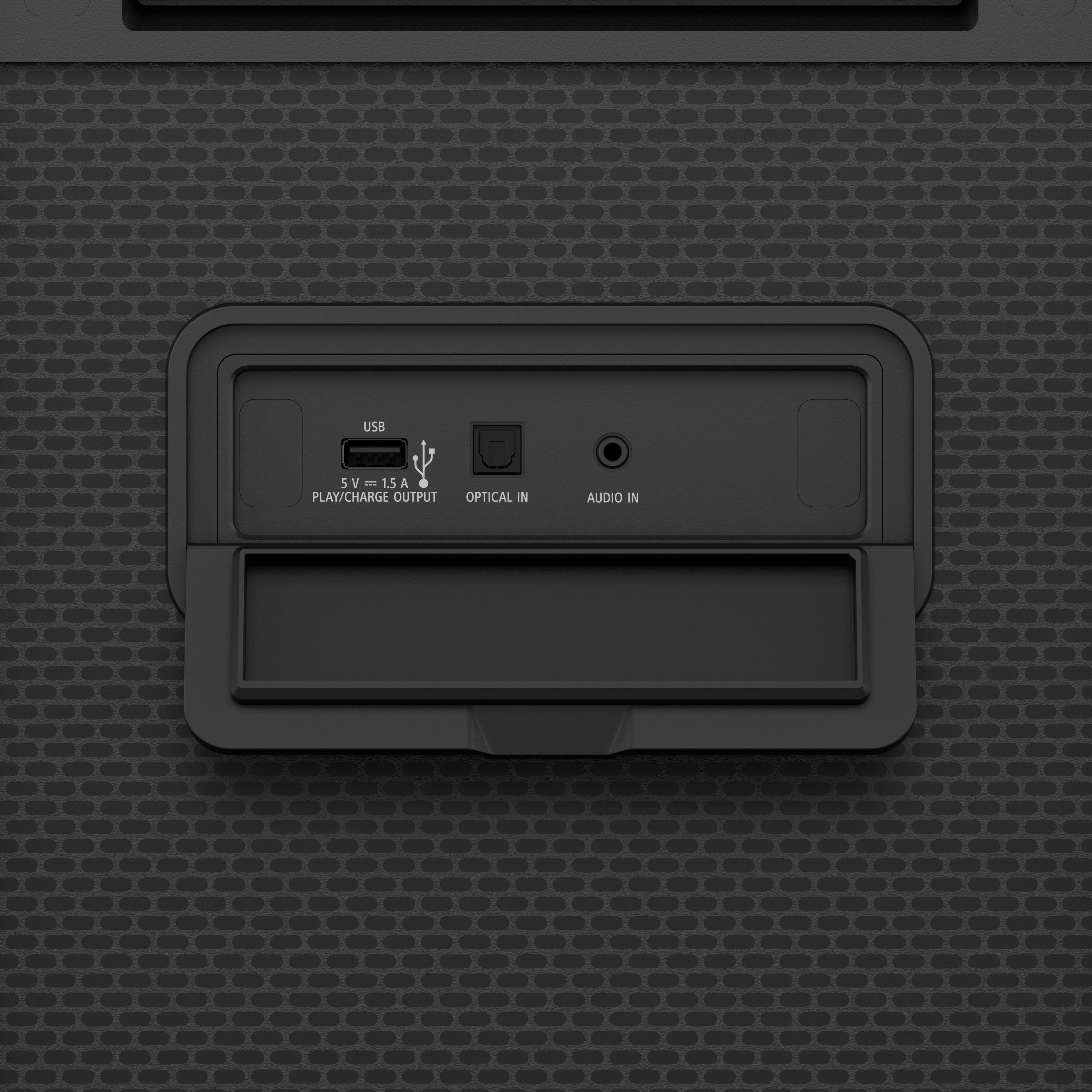 Nahaufnahme der Eingangsplatte eines schwarzen Lautsprechers. Sie hat USB-, optische und Audioanschlüsse.
