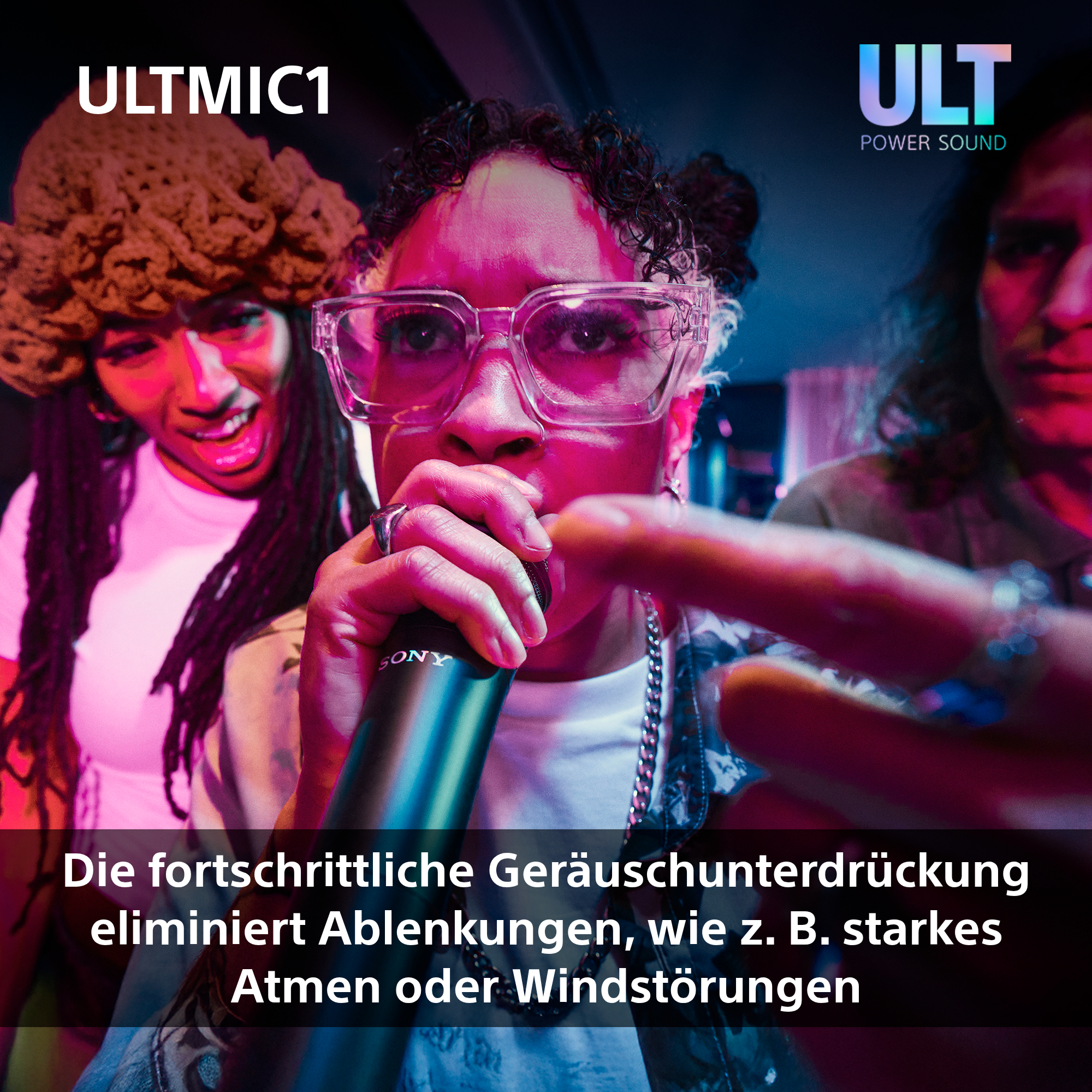 Leute mit Mikrofon. Text-Overlay oben rechts. Text auf Deutsch unten.