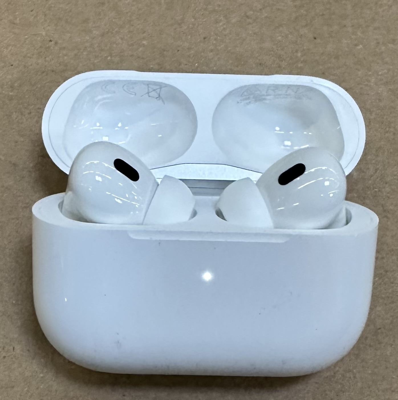 OUTLET Słuchawki bezprzewodowe APPLE AirPods Pro (2. generacji) z etui MagSafe (USB‑C) MTJV3ZM/A Biały