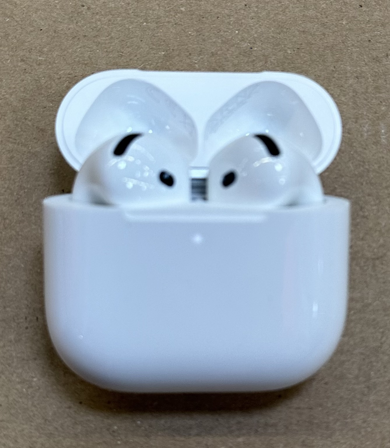 OUTLET  Słuchawki APPLE AirPods 4 z aktywną redukcją hałasu MXP93ZM/A Biały