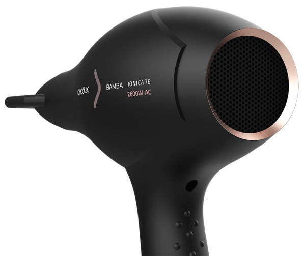 Czarna suszarka do włosów ze złotymi akcentami, widok z boku.