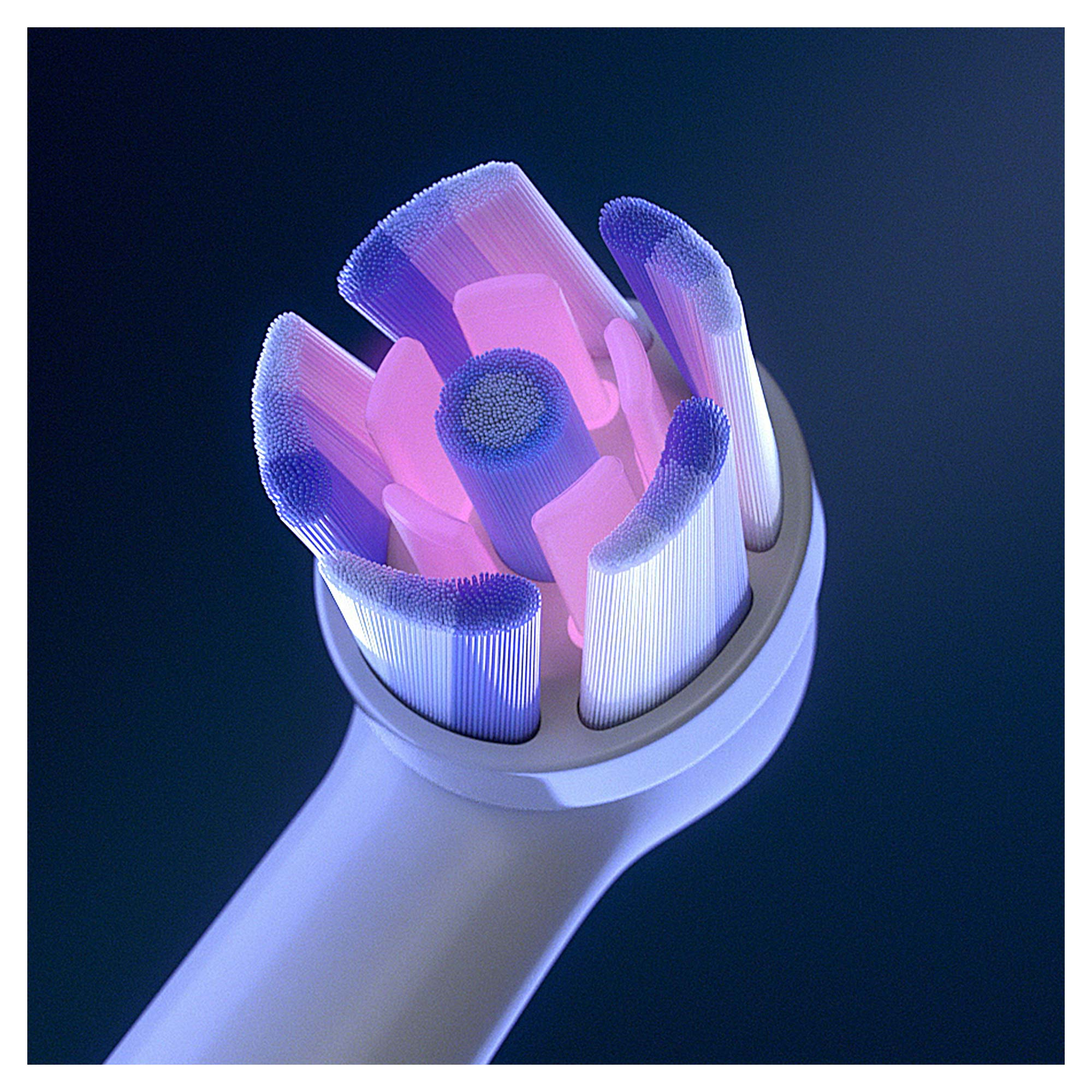 Bir Oral-B diş fırçası başlığı. Mor ve mavi kıllara sahip.