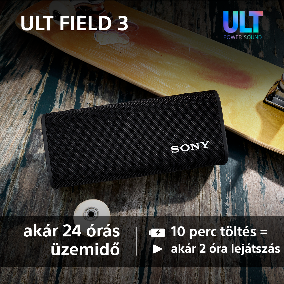 Fekete hangszóró gördeszkán. Szöveg: 'ULT FIELD 3' és 'SONY'.