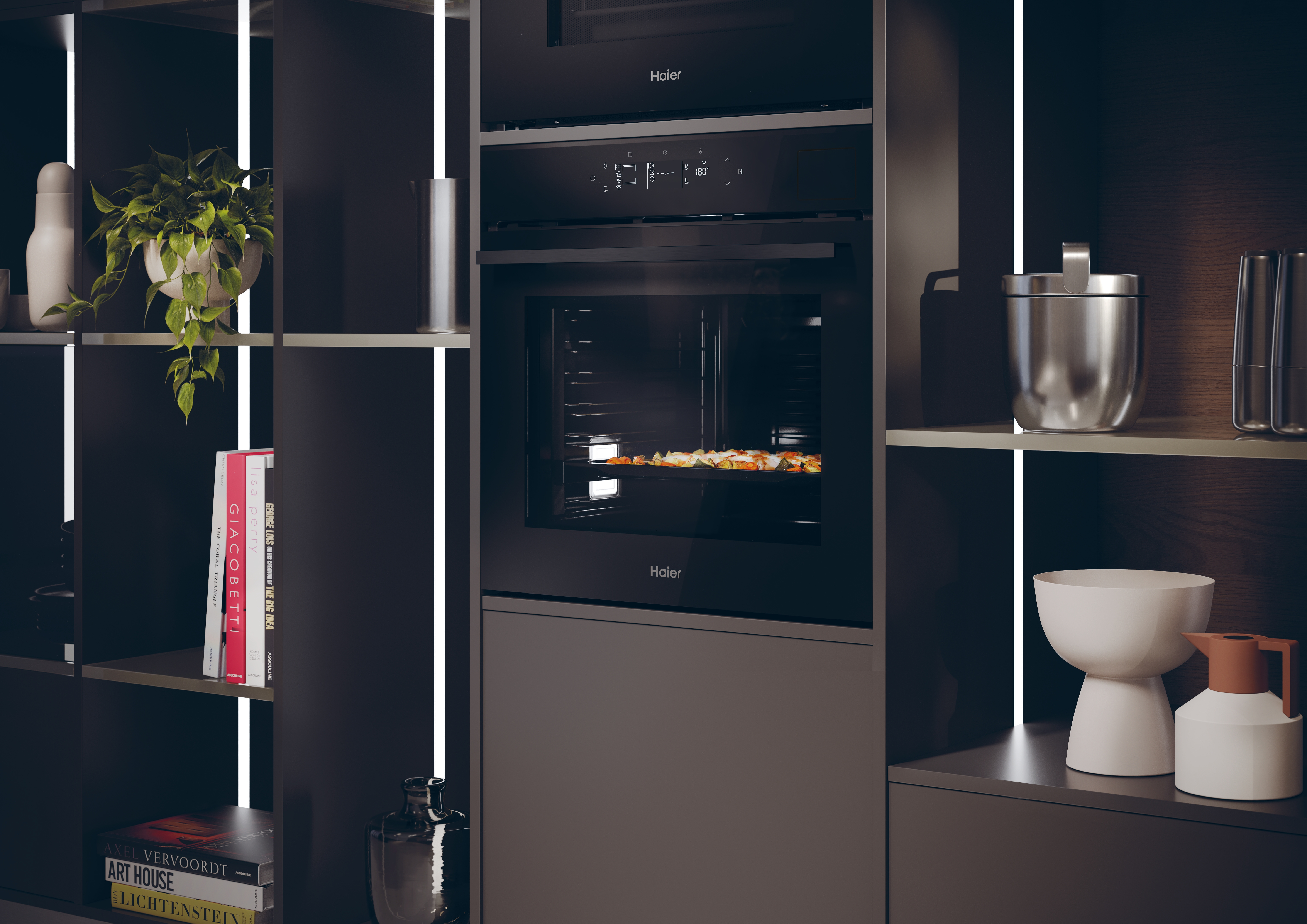 Un horno empotrado Haier con comida dentro, en un entorno de cocina.