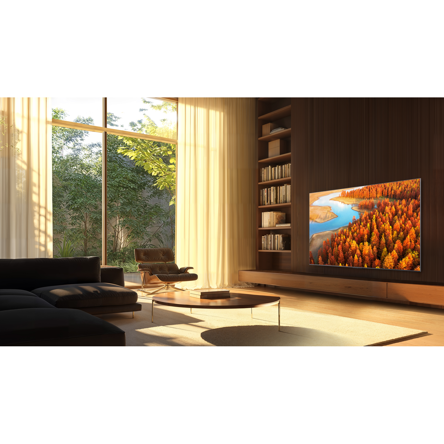 Modern interieur van een woonkamer met tv, bank en groot raam.
