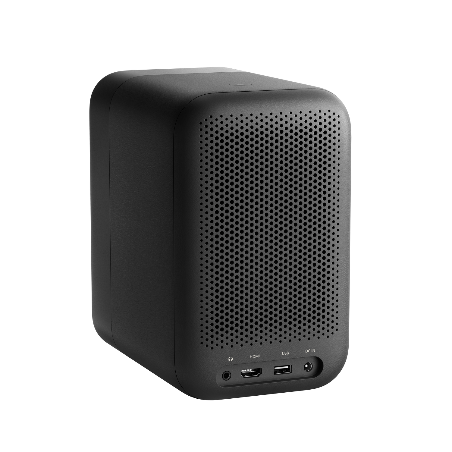 Un altavoz negro, en forma de cubo, con un panel frontal perforado y puertos traseros.