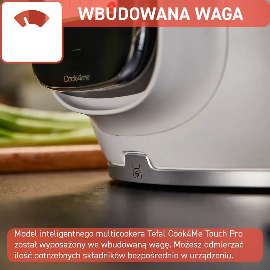 Białe urządzenie wielofunkcyjne z wbudowaną wagą, czerwony grafika w lewym górnym rogu.