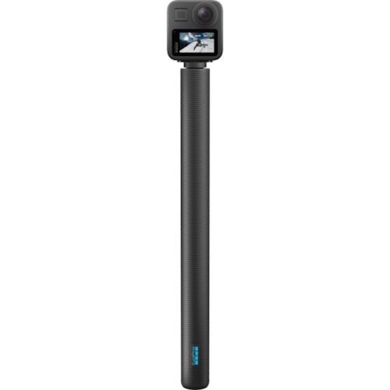 Zwarte actiecamera bevestigd aan een zwarte, uitschuifbare handgreep. De camera heeft een scherm.