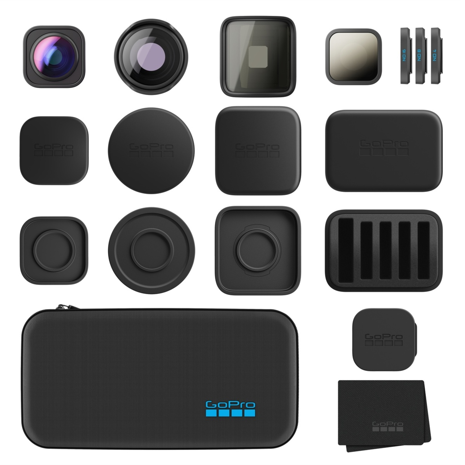 GoPro camera-accessoires in een zwarte koffer. Verschillende lenzen en mounts.