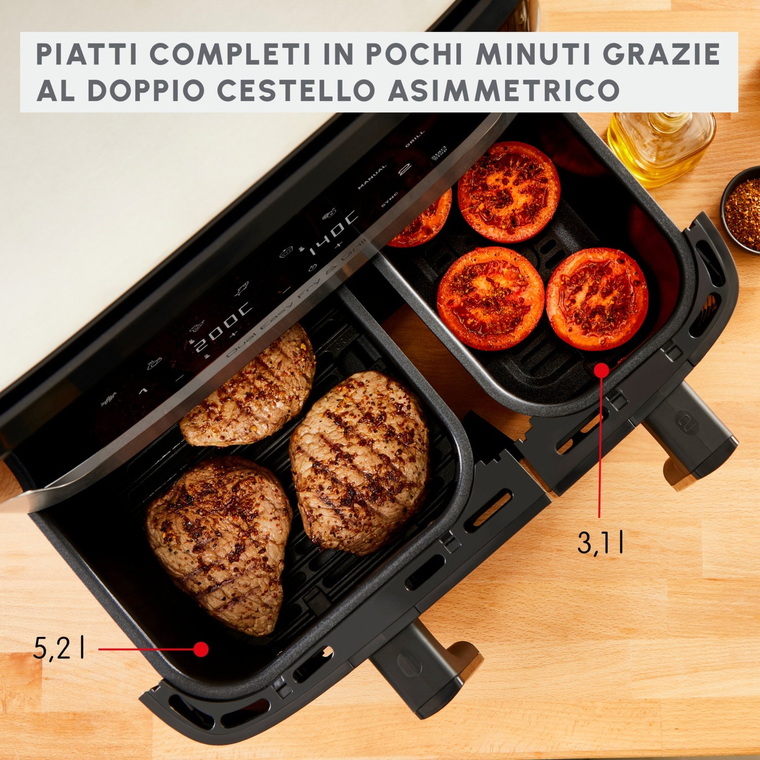Friggitrice ad aria con due scomparti con cibo cotto all'interno e testo sopra.