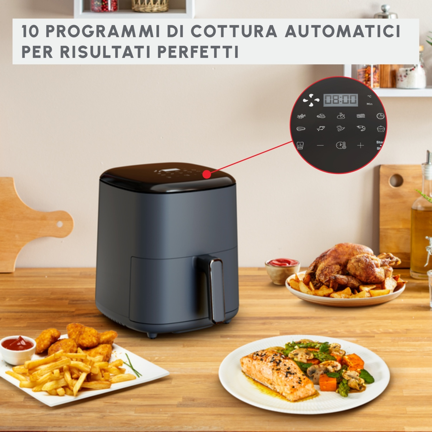 Una friggitrice ad aria su un tavolo di legno con del cibo accanto.
