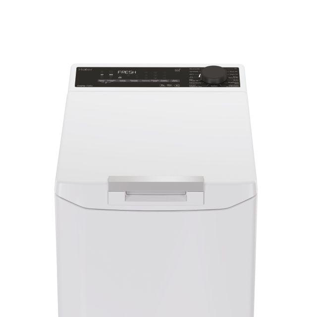 Eine weiße Waschmaschine mit einem schwarzen Bedienfeld, das mit FRESH beschriftet ist, auf weißem Hintergrund.