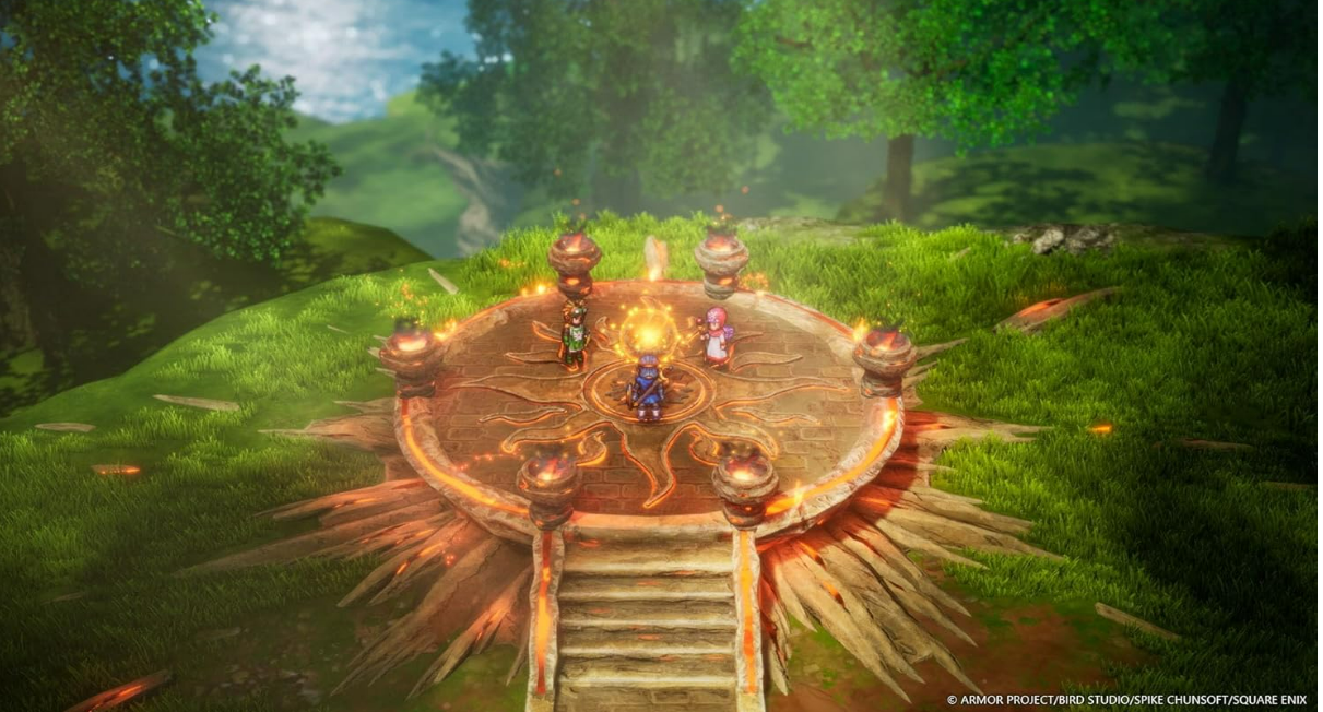 Charaktere in einem Spiel stehen auf einer runden Plattform mit hellem Licht.