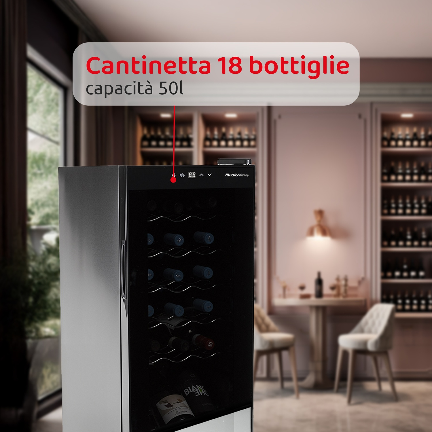 Cantinetta nera con bottiglie di vino all'interno e una casella di testo in alto.