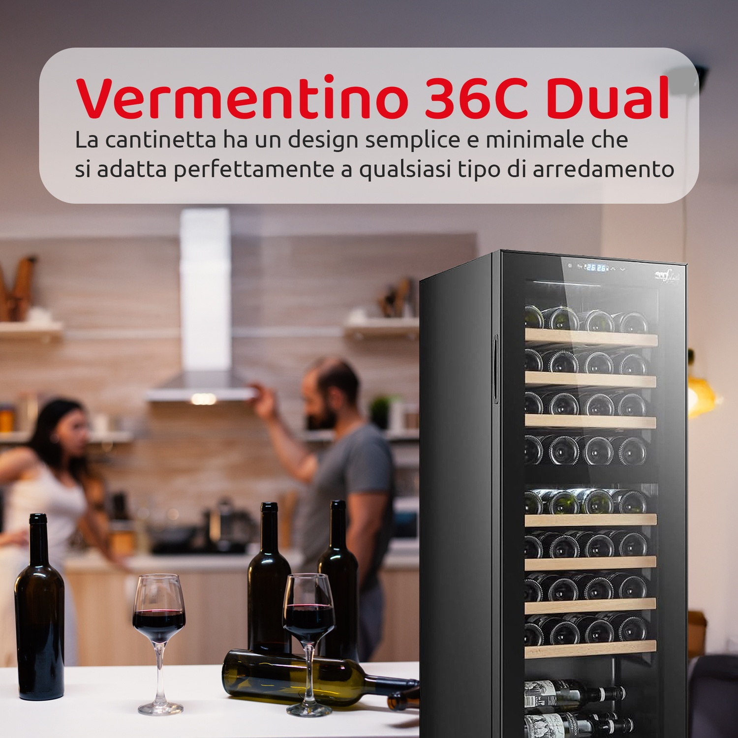Una cantinetta moderna con bottiglie e bicchieri di vino, con una coppia sullo sfondo.