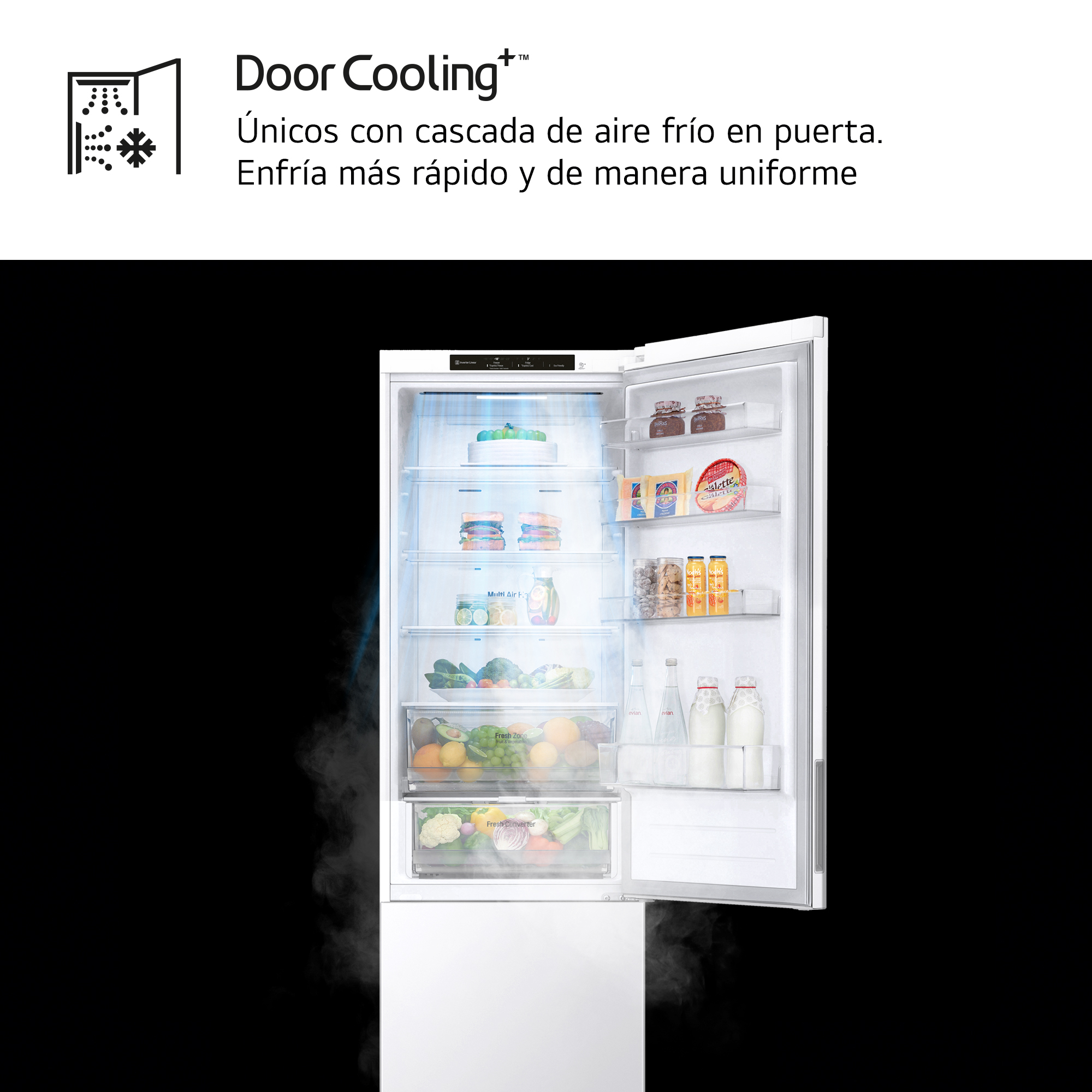 Refrigerador blanco con la puerta abierta, mostrando estantes y cajones con comida.