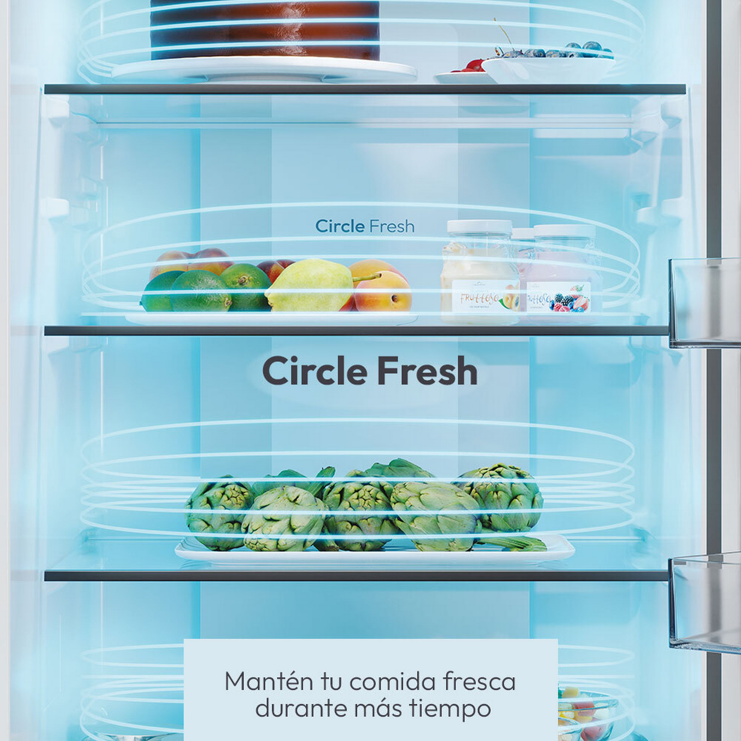 Primer plano del interior de un refrigerador con productos frescos en los estantes. Luz azul y texto 'Circle Fresh' visible.