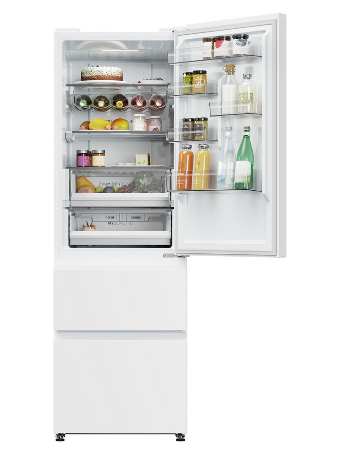 Refrigerador blanco con la puerta abierta. Los alimentos son visibles, incluyendo frutas y botellas.