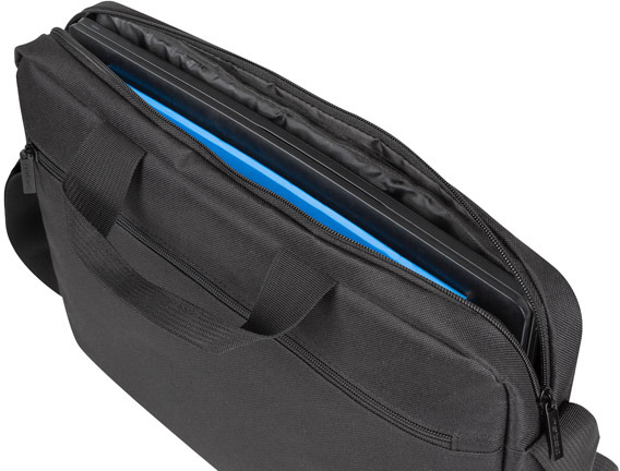 Egy fekete laptop egy fekete nyitott aktatáskában vállpánttal.
