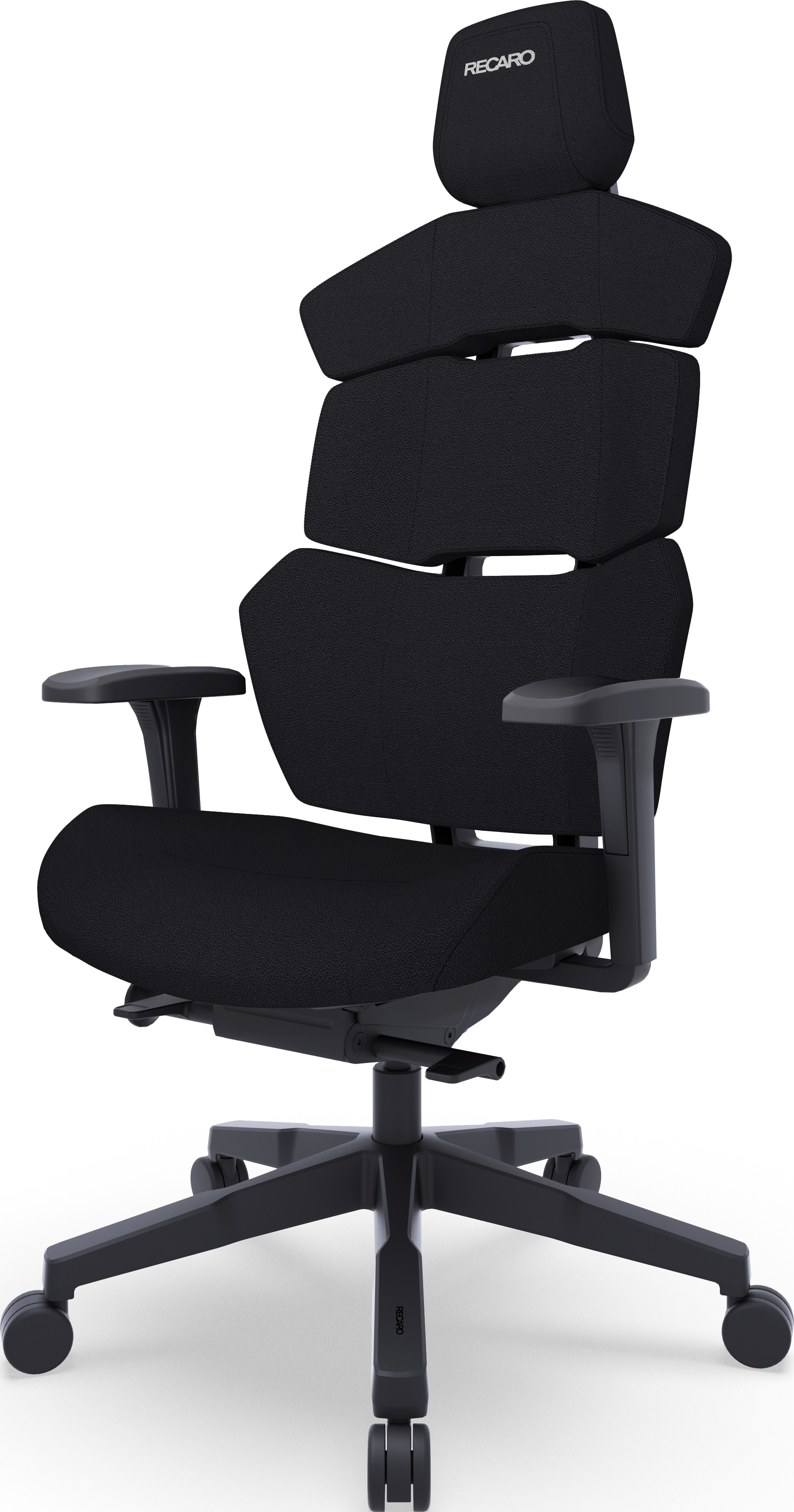 Sedia da ufficio ergonomica nera, logo Recaro sul poggiatesta, su sfondo bianco.